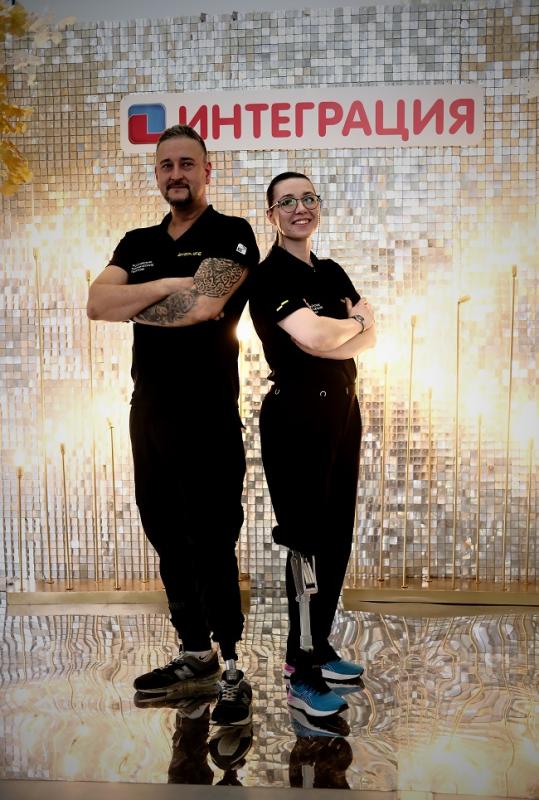 Кибер-модели ярко представили новую эстетику и технологии на выставке-конгрессе в Москве