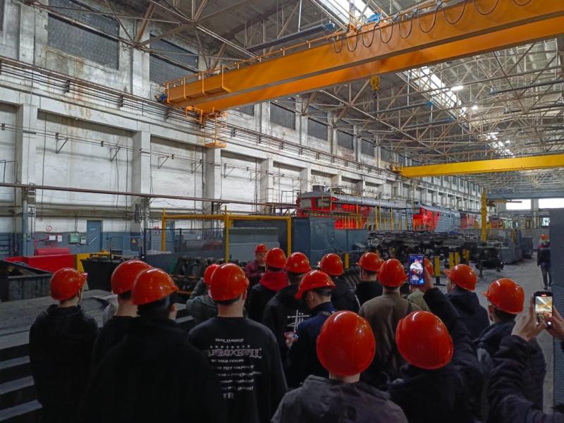 Первокурсники Котласского транспортного техникума ознакомились с производственными площадками сервисного локомотивного депо Сольвычегодск