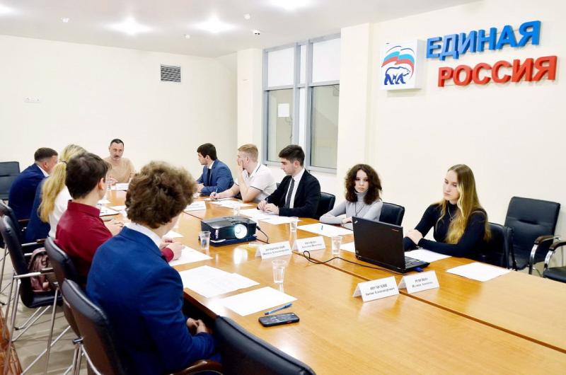 Депутат ЗСК Виктор Тепляков обсудил с активом «Молодой Гвардии» работу за первый квартал 2025 года