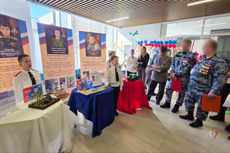 Офицеры ОМОН и СОБР Росгвардии приняли участие в проведении патриотического смотра-конкурса «Орлята Ямала – 2025»