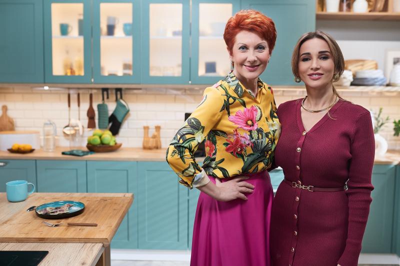 «У меня были очень бурные «междумужья!» Актриса Оксана Сташенко рассказала о шести браках в шоу «Вкусно с Анфисой Чеховой»