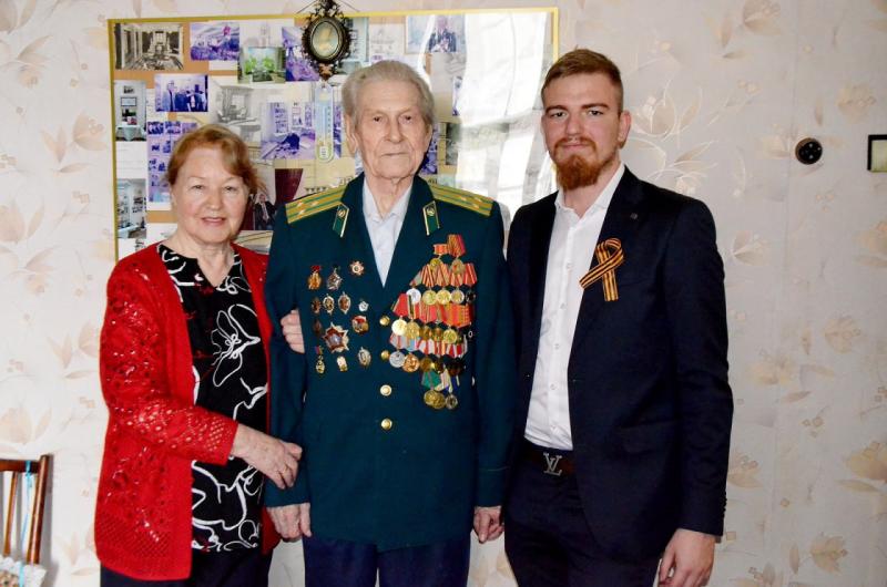 Депутат ЗСК Виктор Тепляков поздравил ветеранов Сочи