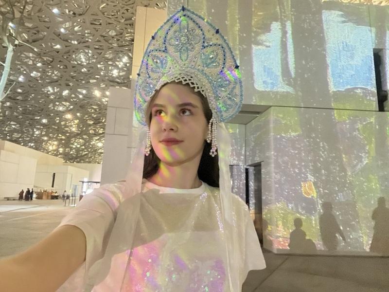 София Мартина перезапустила образ Снегурочки в окружении шедевров Лувра