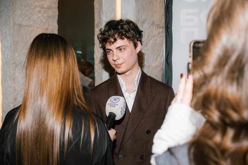 Наталья Рудова, Александр Самойленко и Алена Хмельницкая первыми попробовали гастросет Мирко Дзаго, вдохновленный сериалом «Бедные смеются, богатые плачут» на ТНТ