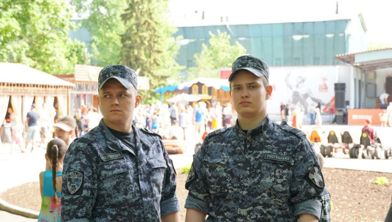 Сотрудники Росгвардии обеспечили безопасность граждан в первый день лета