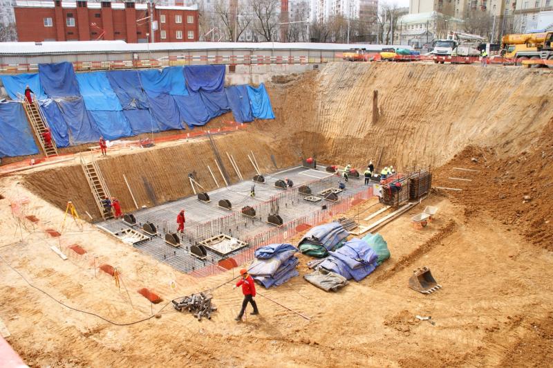 В Москве впервые с 2022 года сокращается число новостроек на котловане