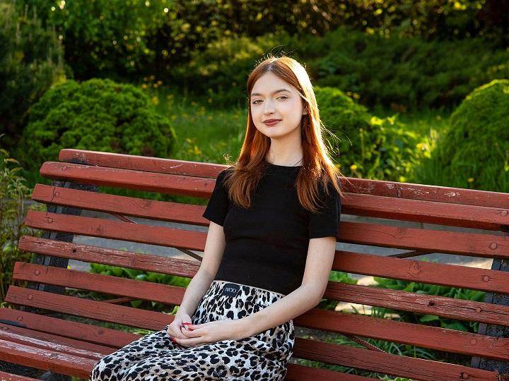 У Алисы тяжелое заболевание кишечника, нужно лекарство