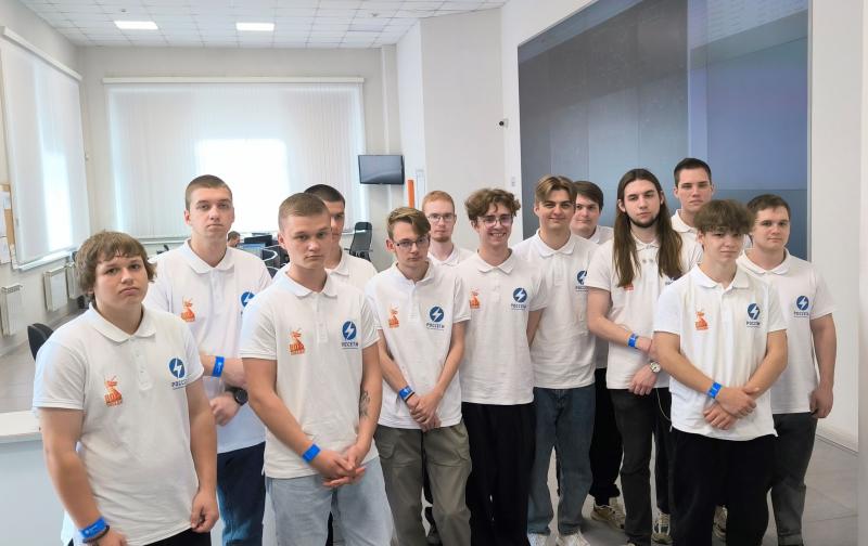 Студенческий отряд смоленского филиала «Россети Центр» познакомился с историей и «сердцем» предприятия