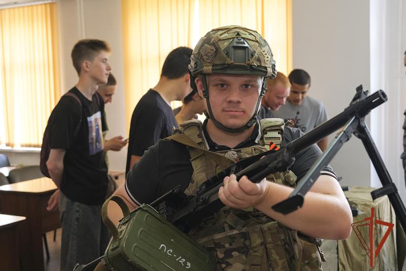 Учащиеся ДОСААФ России Республики Алтай познакомились с работой Росгвардии