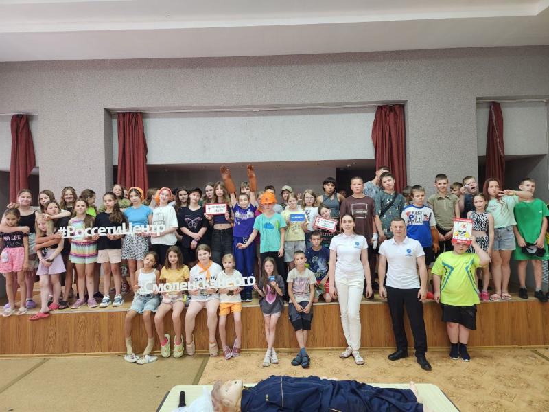 Лето в самом разгаре: смоленский филиал «Россети Центр» проводит занятия по электробезопасности в детских лагерях