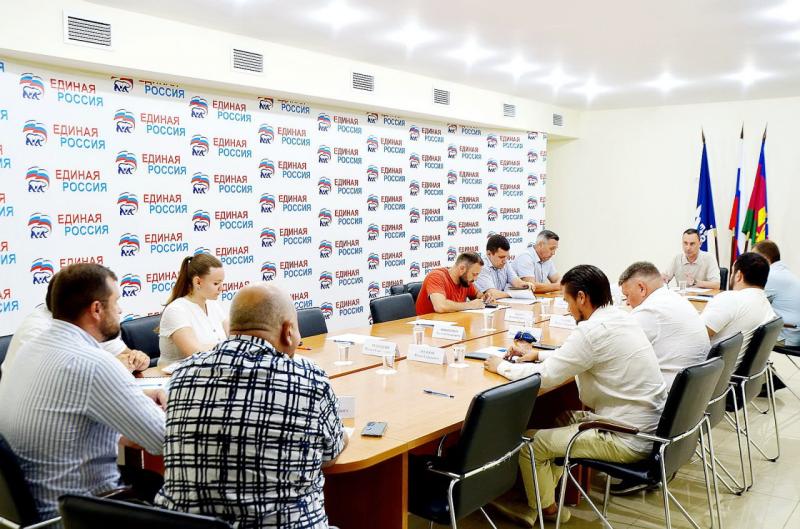 Депутат ЗСК Виктор Тепляков провёл совещание по работе сервисов в морском порту Сочи