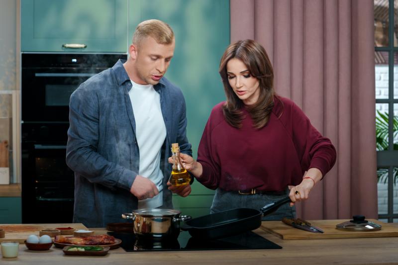 «Мне бы хотелось вернуть старого Сашу, но я боюсь». Александр Стоун рассказал Анфисе Чеховой, почему не может построить отношения