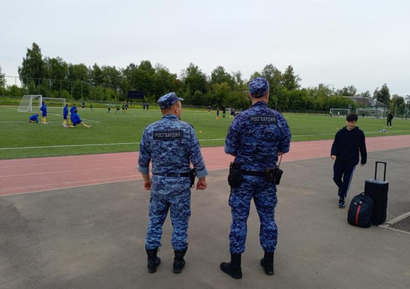 Соревнования по футболу продолжаются