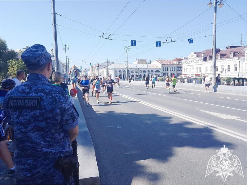 Во Владимире сотрудники регионального Управления Росгвардии обеспечили охрану общественного порядка в проведении традиционного полумарафона «Золотые ворота»