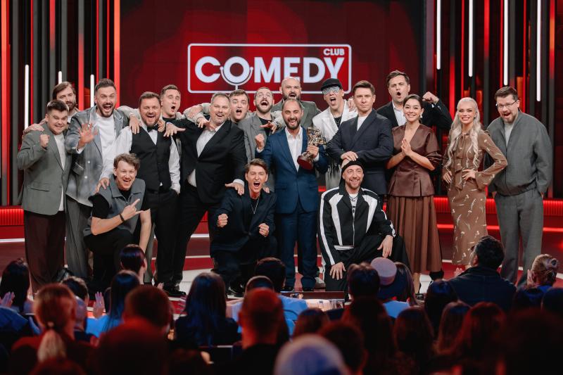 «Когда я тебе намекал, что мы много лет в браке и нам надо завести игрушки, я не это имел в виду...». Павел Воля подколол Ляйсан Утяшеву из-за лабубу в новом сезоне Comedy Club на ТНТ