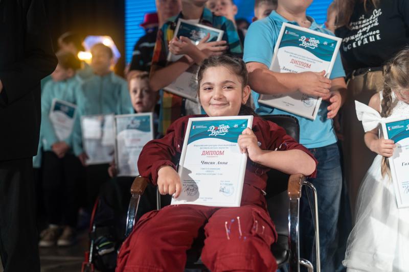 Творчество без границ: в Санкт-Петербурге состоялся региональный этап благотворительного фестиваля «Добрая волна»
