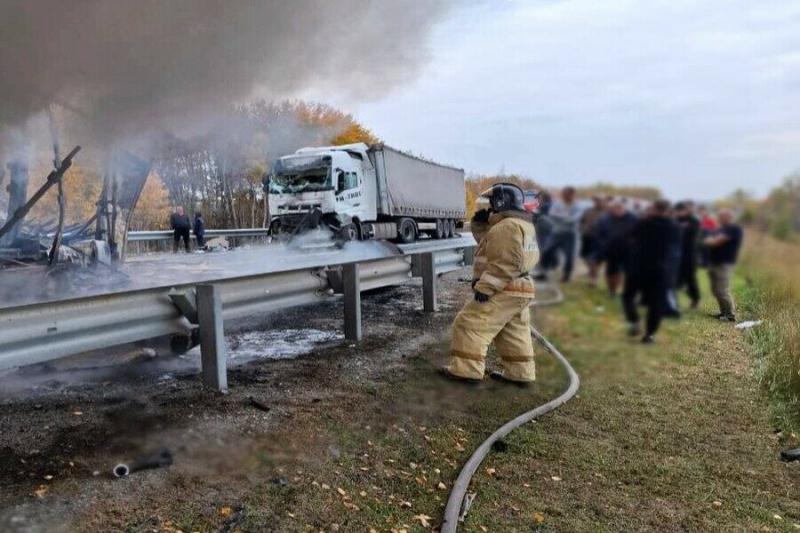 В Новосибирской области перекрыли трассу «Иртыш» из-за ДТП с возгоранием