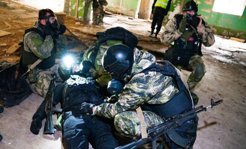 Сотрудники спецподразделений подмосковного главка Росгвардии приняли участие в завершающем этапе межведомственных учебных сборов по тактической медицине 