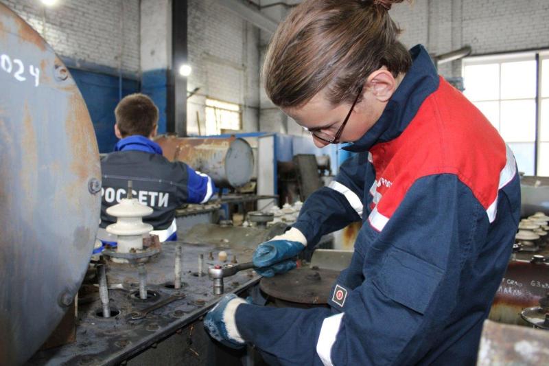 Собственное производство помогает энергетикам смоленского филиала «Россети Центр» подготовиться к зиме