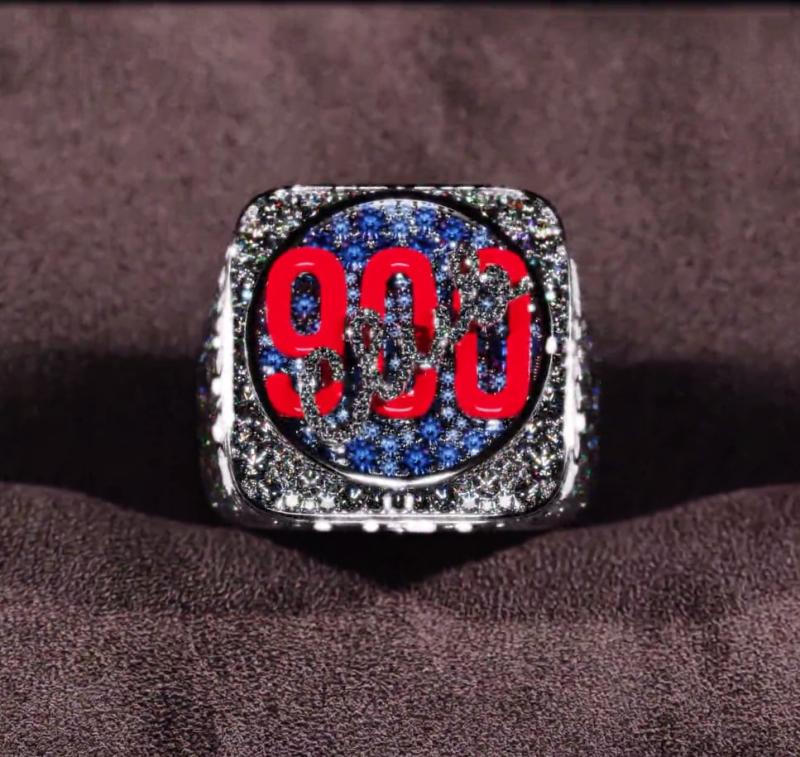 Российский ювелирный бренд создал уникальный перстень в честь 900 гола Овечкина 