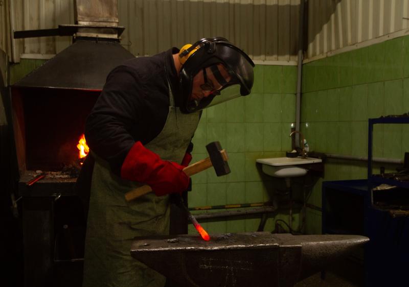 «ЛокоТех» поздравил кузнецов с профессиональным праздников