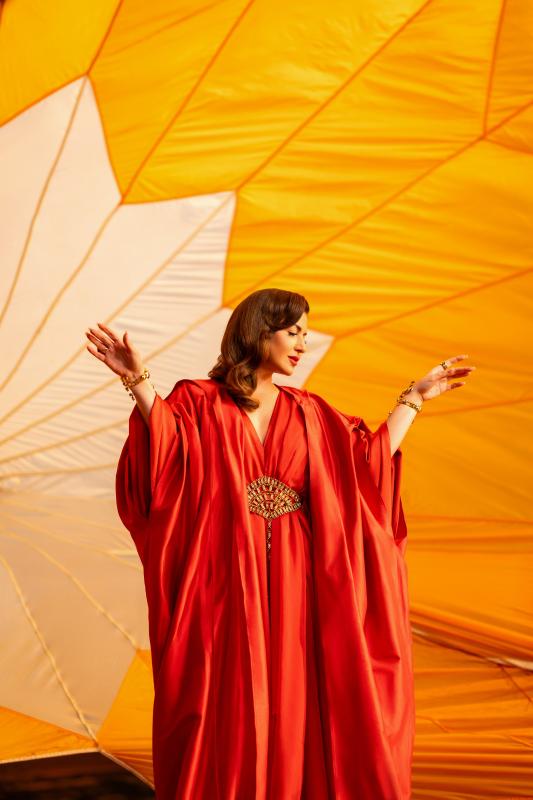 Космическая одиссея Жасмин: певица выпустила фантастический клип на новую песню