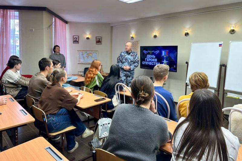 Сотрудники ОМОН «Рубеж» провели беседу с молодыми музыкантами о героях Отечества