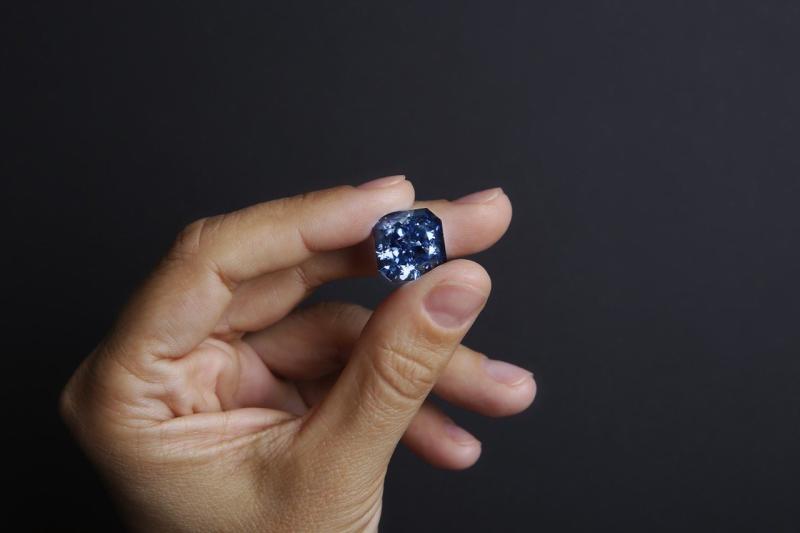 В России вырастили редчайший синий алмаз в 50 карат уровня мировых ювелирных легенд
