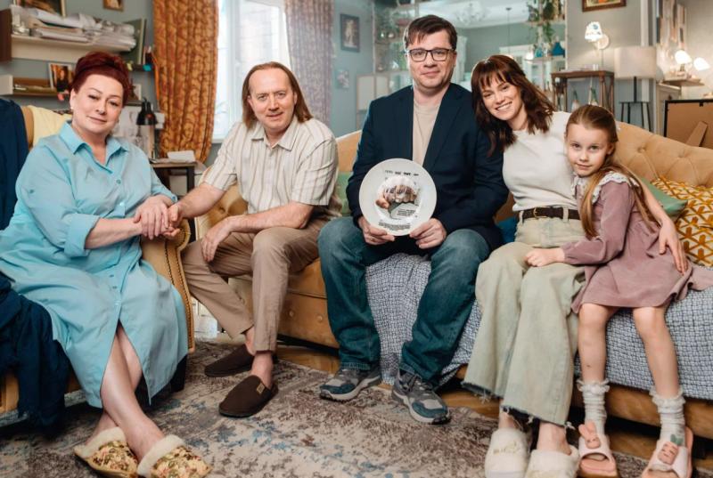 Мария Аронова и Сергей Бурунов стали частью киносемьи Гарика Харламова в продолжении «Тёщи»