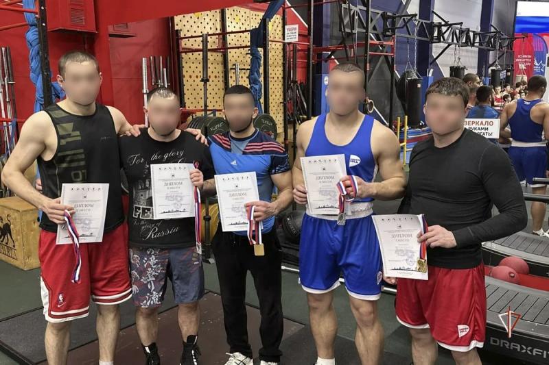 Офицеры СОБР Росгвардии стали призерами чемпионата Салехарда по боксу