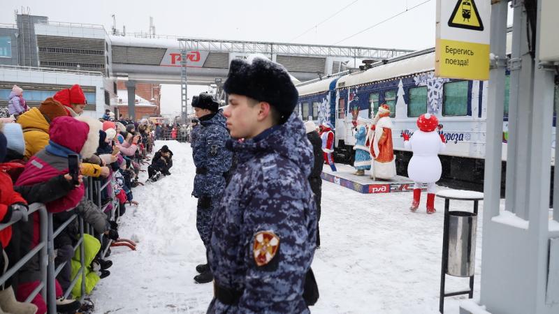 Росгвардия обеспечила безопасность Поезда Деда Мороза в Казани