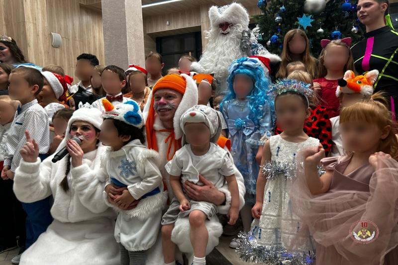 Дети ямальских росгвардейцев – участников СВО побывали на новогодней елке Главы столицы округа