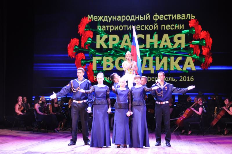«Красная гвоздика» шествует по России: остановка в Симферополе