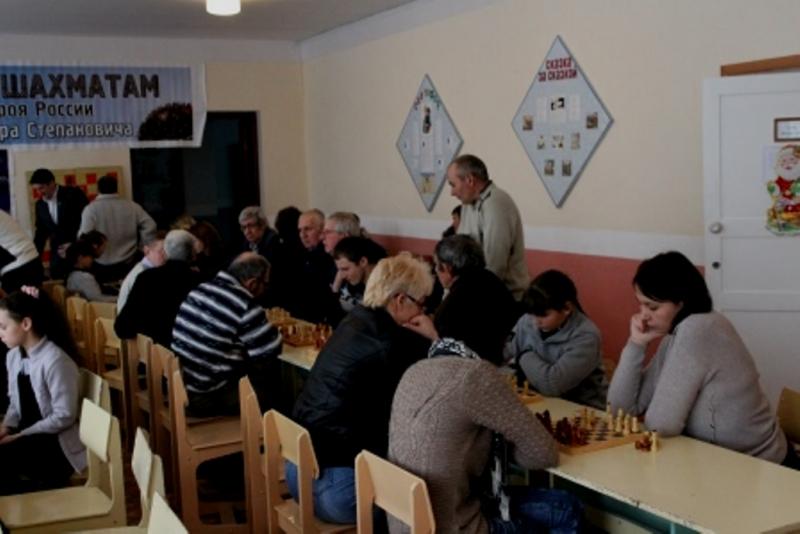 Шахматный турнир в честь Героя России Петра Дейнекина провели в Сулинском