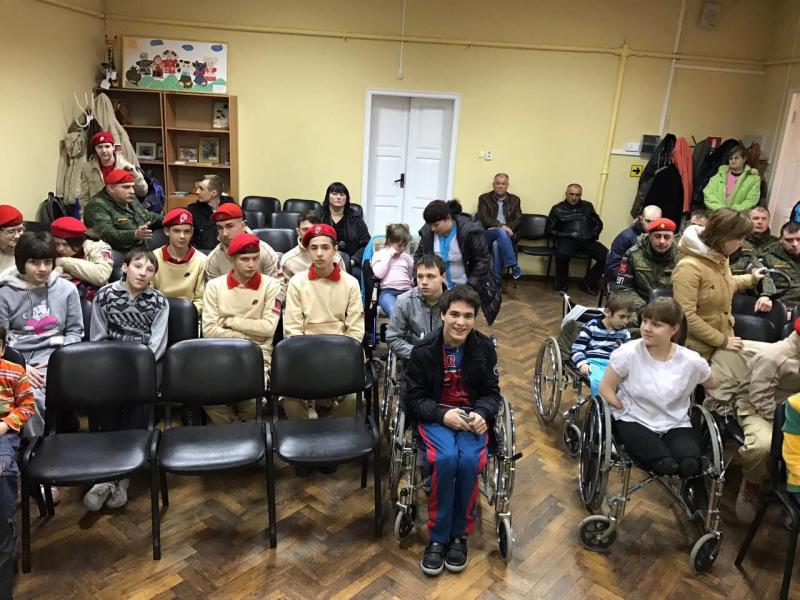 Елена Исинбаева и юнармейцы пообщались с ребятами из детдома