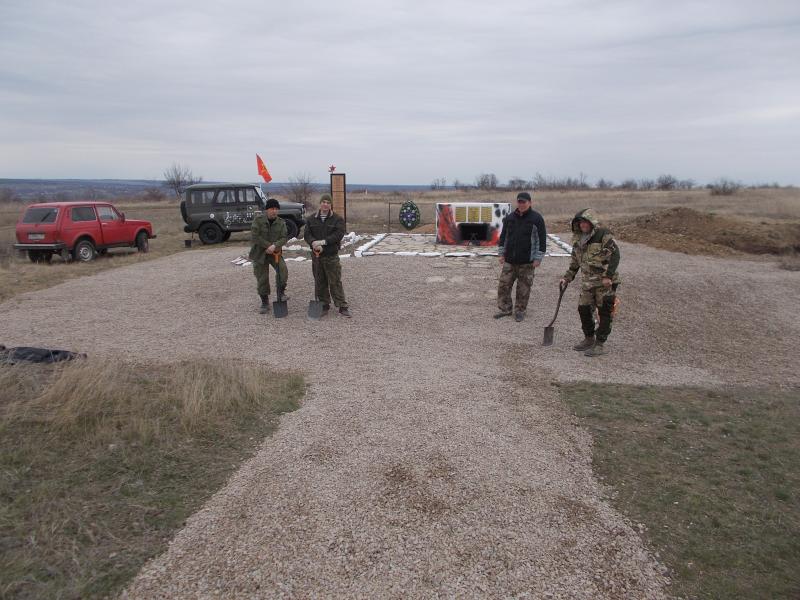 Снова вырыли окопы...