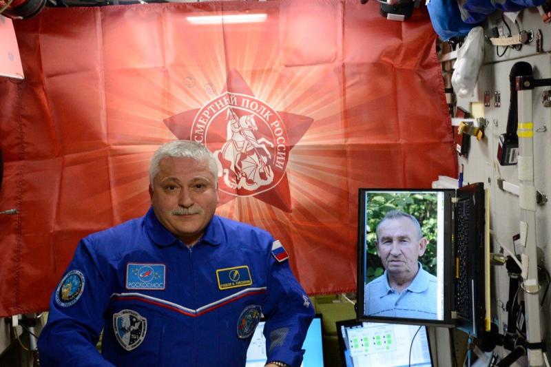 Космонавт в один миг может быть на орбите и в Ростове...